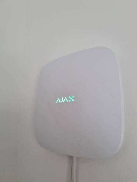 Sécurité Commerce à Oullins : Installation d'un système d'alarme anti-intrusion professionnel