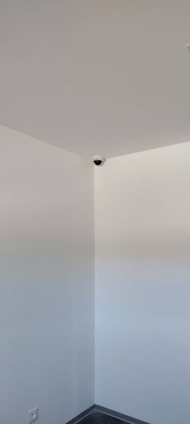 Sécurité Professionnelle à Limonest : Installation combinée Vidéosurveillance Hikvision et Alarme Aritech