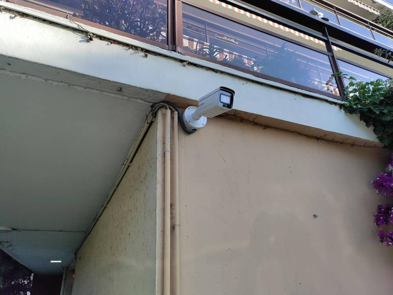 Sécurité Résidentielle à Antibes : Installation de vidéosurveillance Hikvision HD