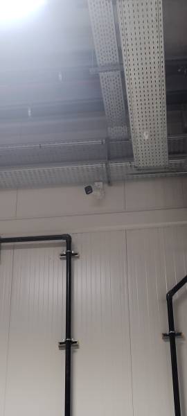 Sécurité en milieu froid à Chalamont : Vidéosurveillance Hikvision pour entrepôt frigorifique