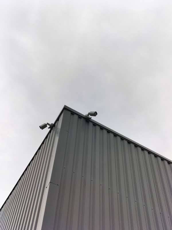 Sécurisation périmétrique à Corbas : 10 caméras HIKVISION extérieures pour entrepôt