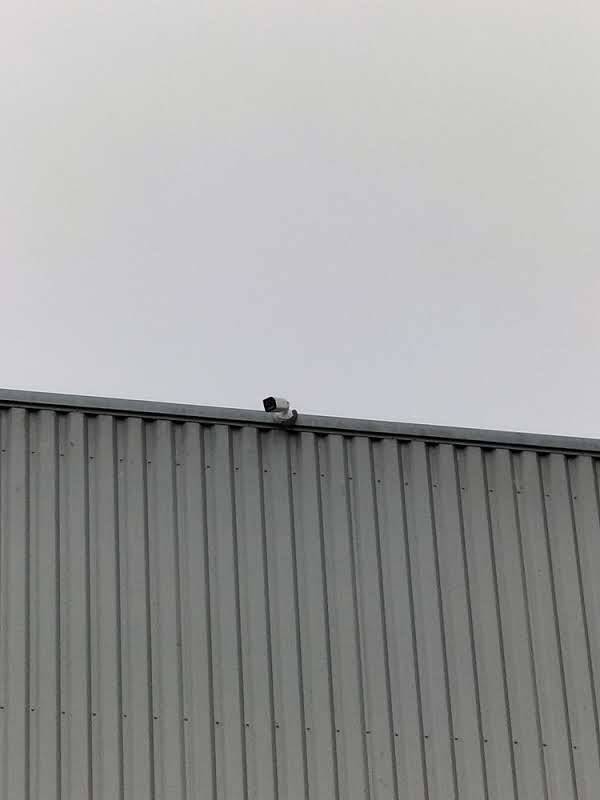 Sécurisation périmétrique à Corbas : 10 caméras HIKVISION extérieures pour entrepôt