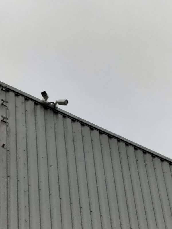 Sécurisation périmétrique à Corbas : 10 caméras HIKVISION extérieures pour entrepôt