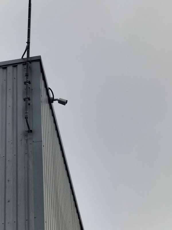 Sécurisation périmétrique à Corbas : 10 caméras HIKVISION extérieures pour entrepôt